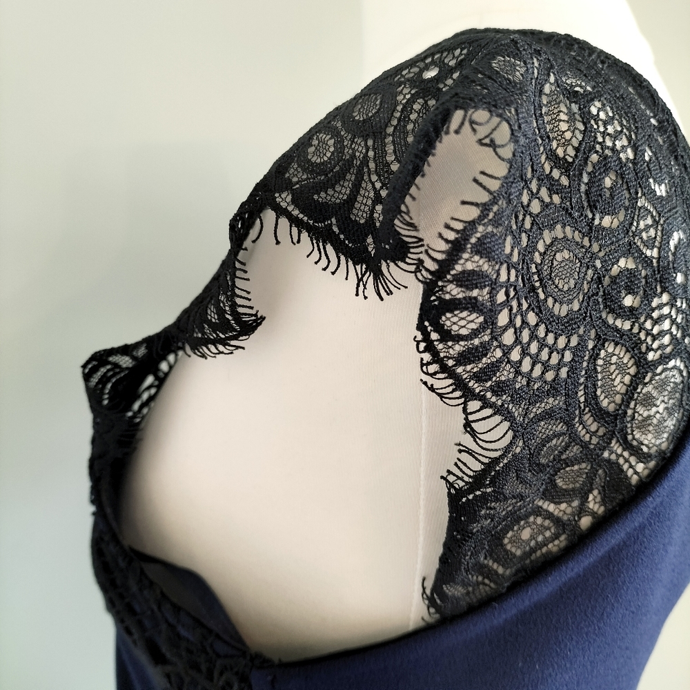 Lipsy London Bodycon Lace Dress - Picture 5 of 8